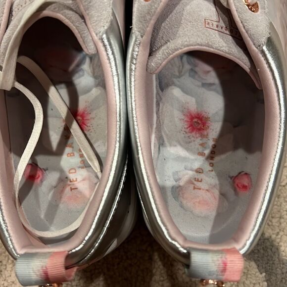 Ted Baker Fushar sneakers size 10 like new condition floral print and suede - Picture 4 of 10